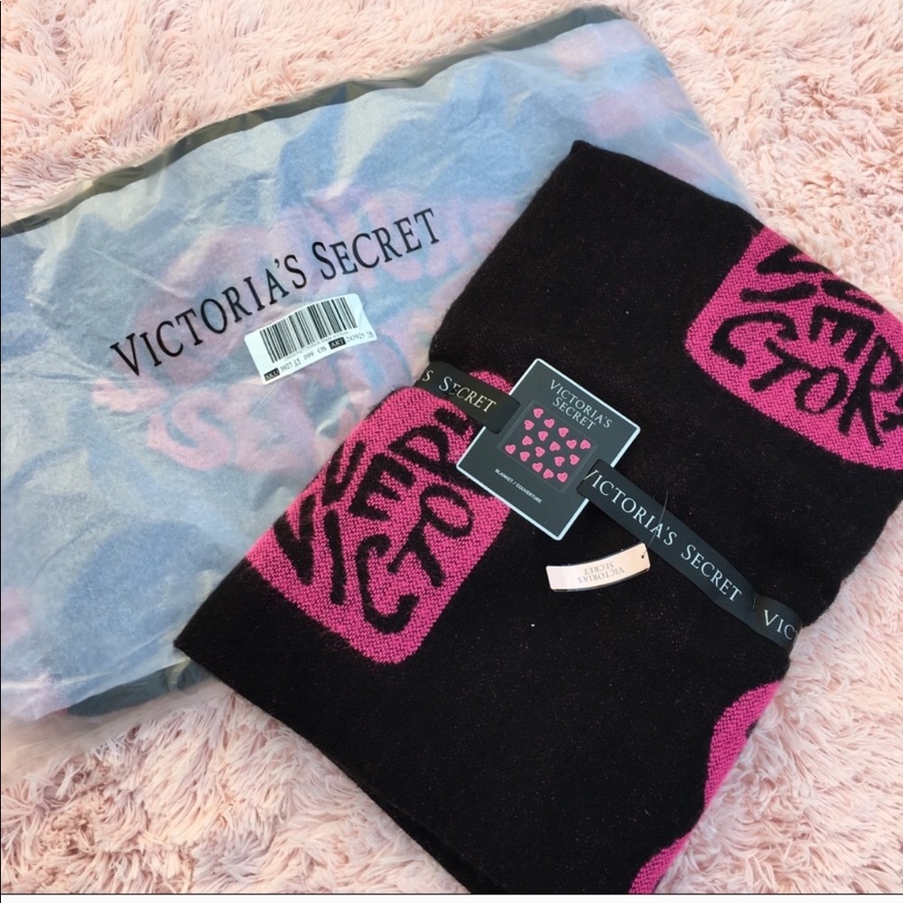 Victoria's Secret blanket and tote NWT